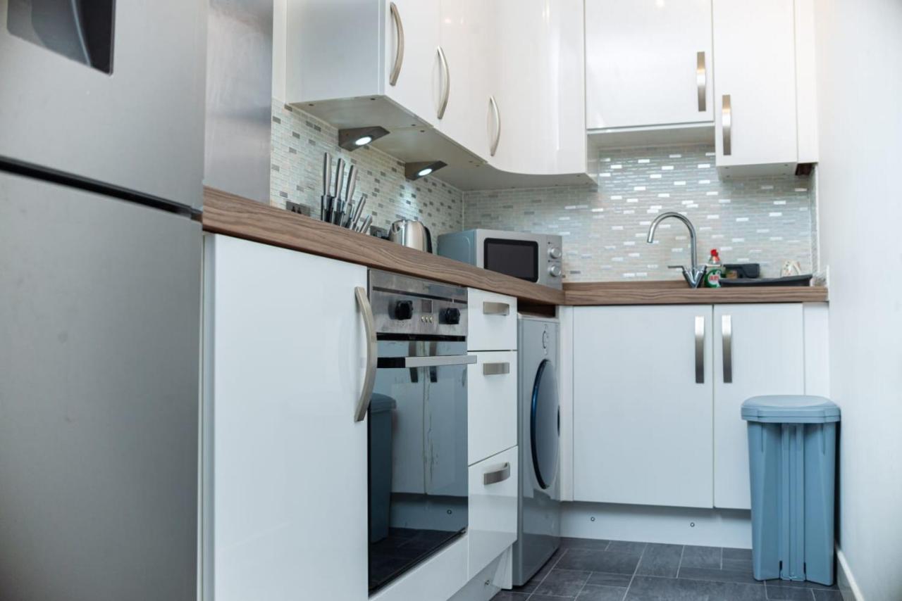 Entire Fabulous 2Bedroom First Floor Flat Located Within Close Proximity To City Centre & University Of Aberdeen With Private Parking Экстерьер фото
