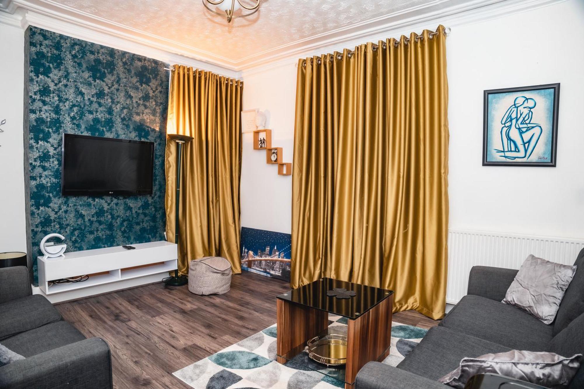 Entire Fabulous 2Bedroom First Floor Flat Located Within Close Proximity To City Centre & University Of Aberdeen With Private Parking Экстерьер фото