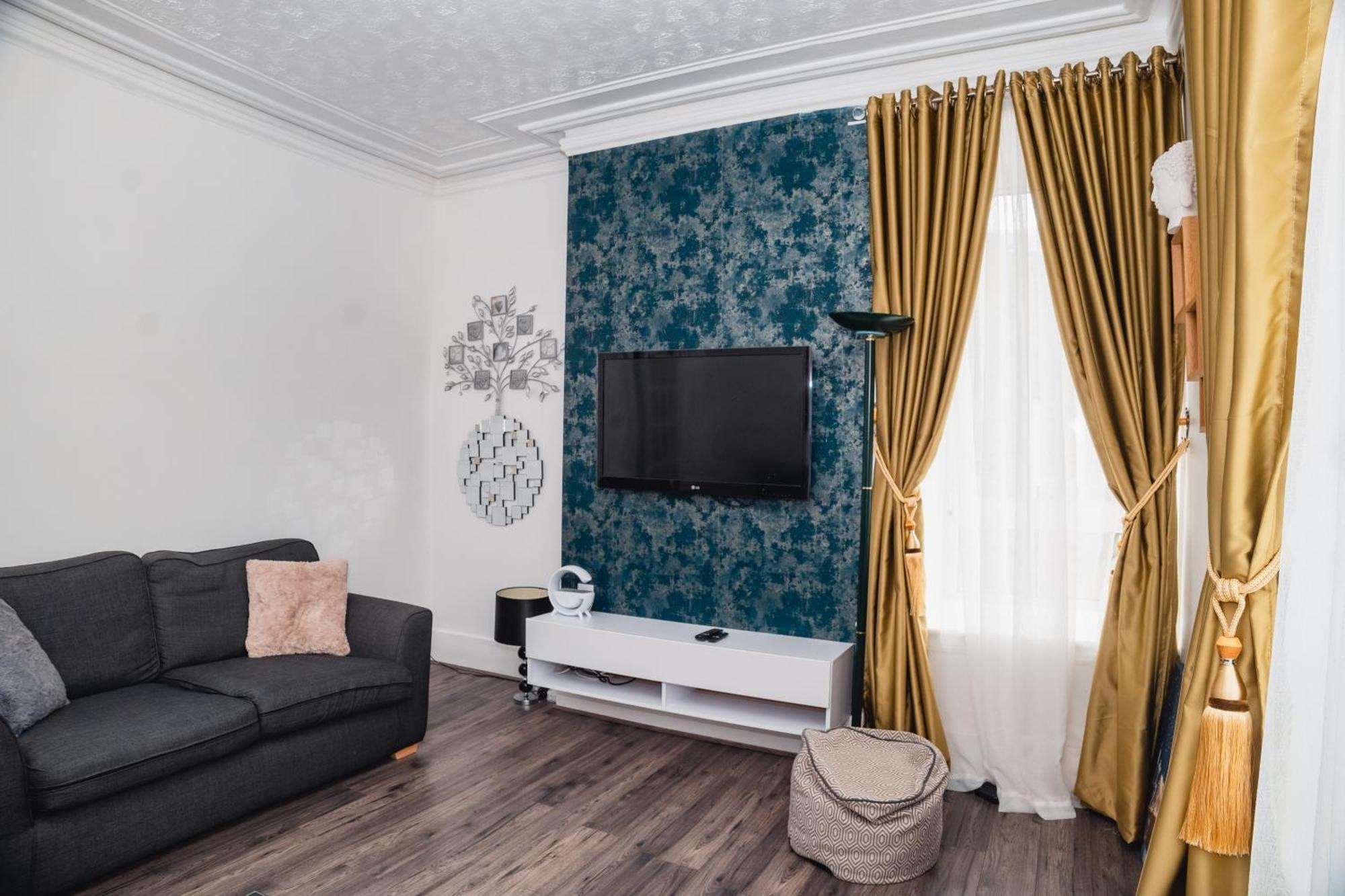 Entire Fabulous 2Bedroom First Floor Flat Located Within Close Proximity To City Centre & University Of Aberdeen With Private Parking Экстерьер фото