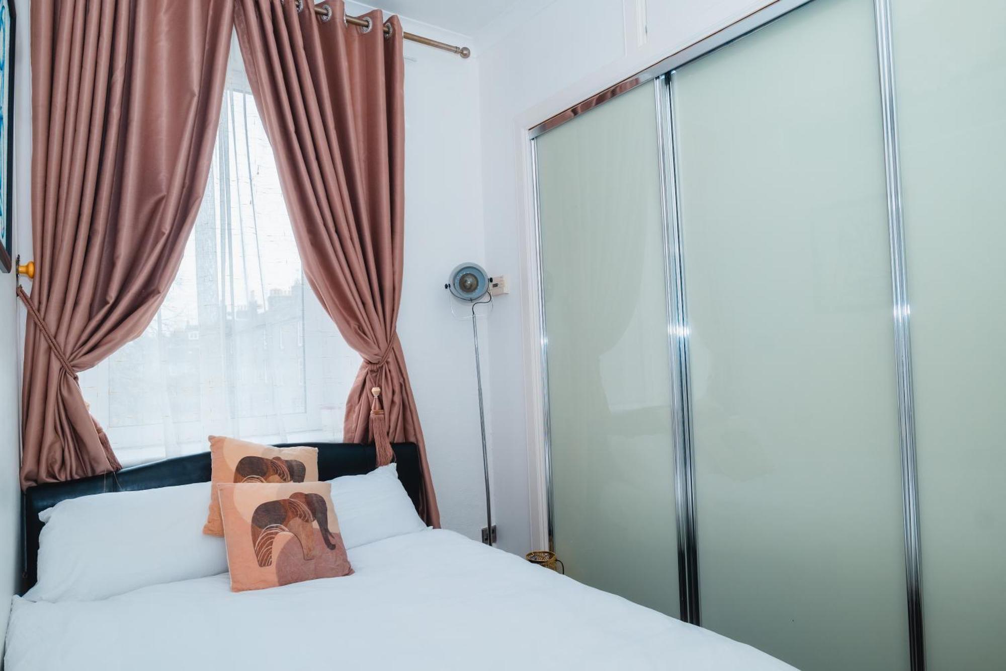Entire Fabulous 2Bedroom First Floor Flat Located Within Close Proximity To City Centre & University Of Aberdeen With Private Parking Экстерьер фото