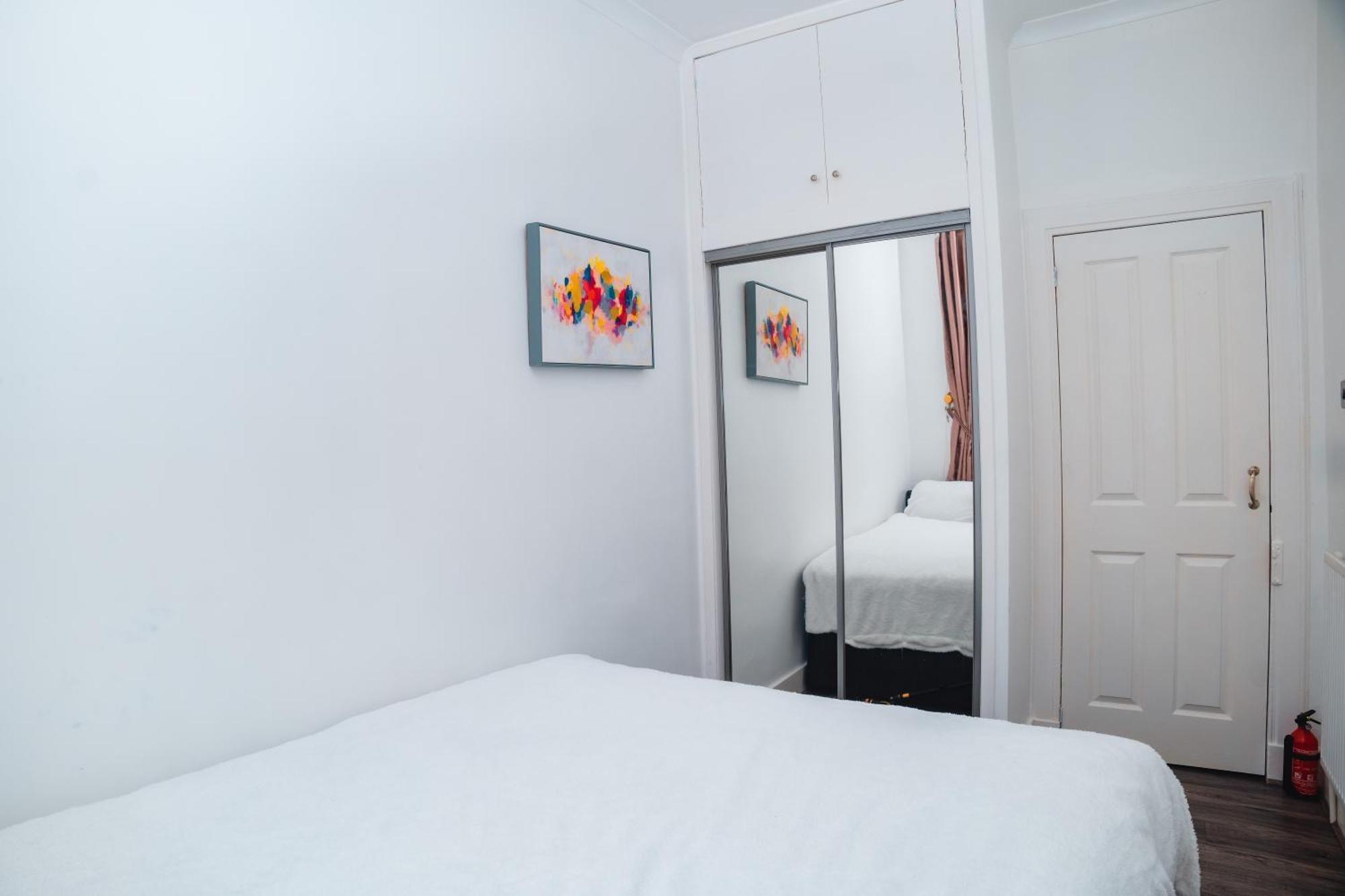 Entire Fabulous 2Bedroom First Floor Flat Located Within Close Proximity To City Centre & University Of Aberdeen With Private Parking Экстерьер фото